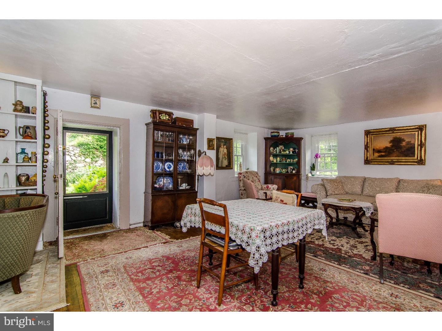 1682 Hilltop Road Spring City, PA 19475 - Photo 10 of 25 Living Room
