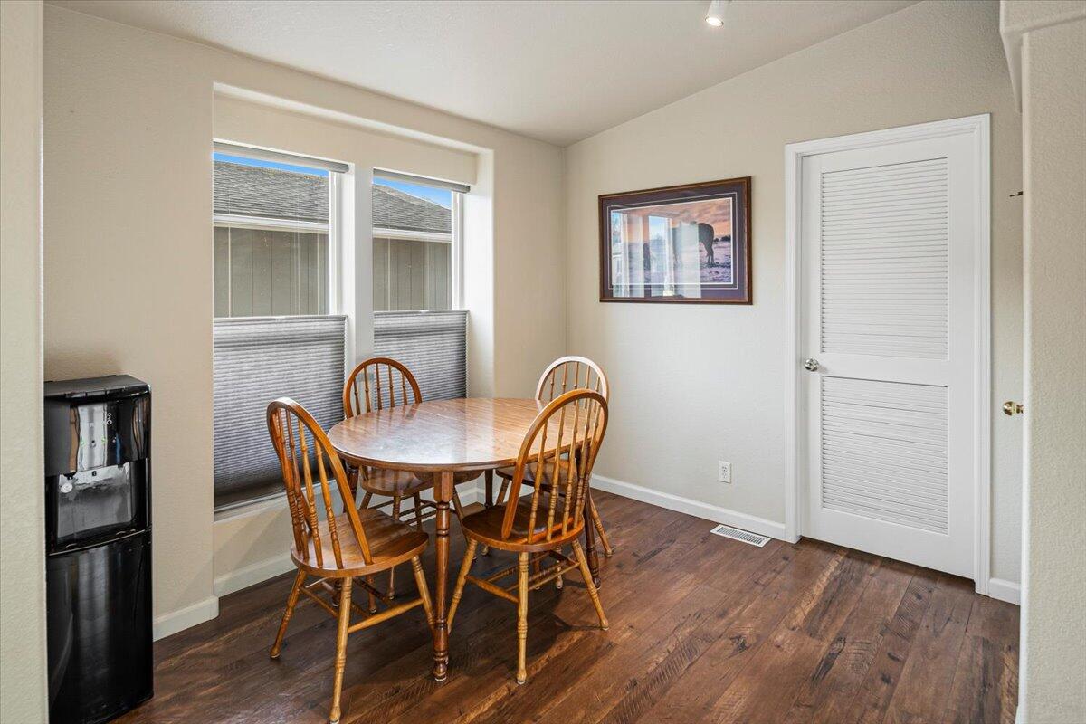 1875 Northeast 6th Street Redmond, OR 97756 - Photo 14 of 33