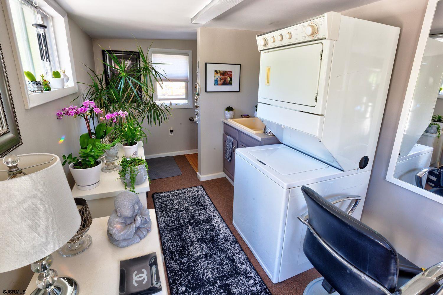 14 Lyndhurst Road Marmora, NJ 08223 - Photo 8 of 35 a living room with furniture and a potted plant
