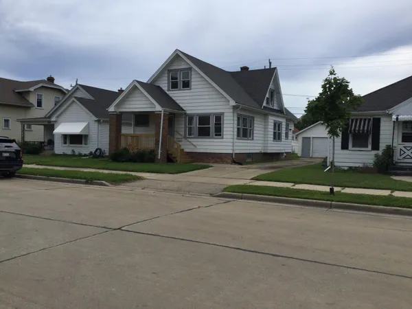 $260,000 | 2013 Kearney Avenue, Racine, WI 53403