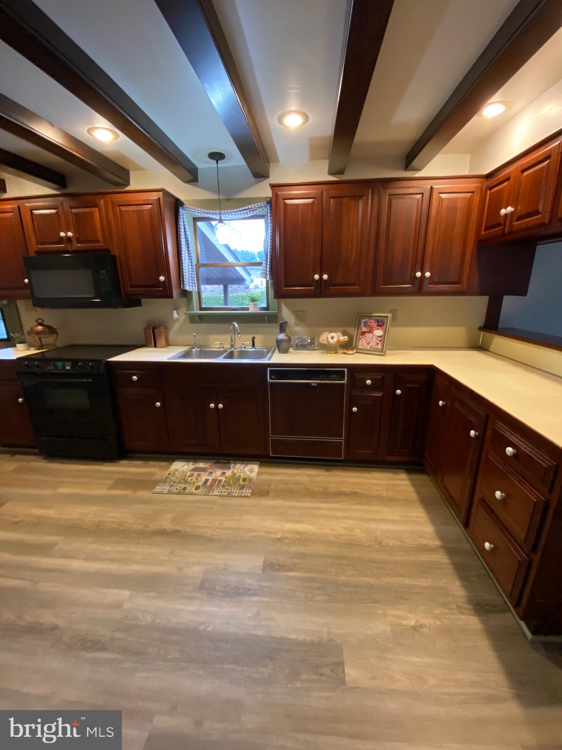 45 Clay Slate Road Oley, PA 19547 - Photo 17 of 37 Kitchen