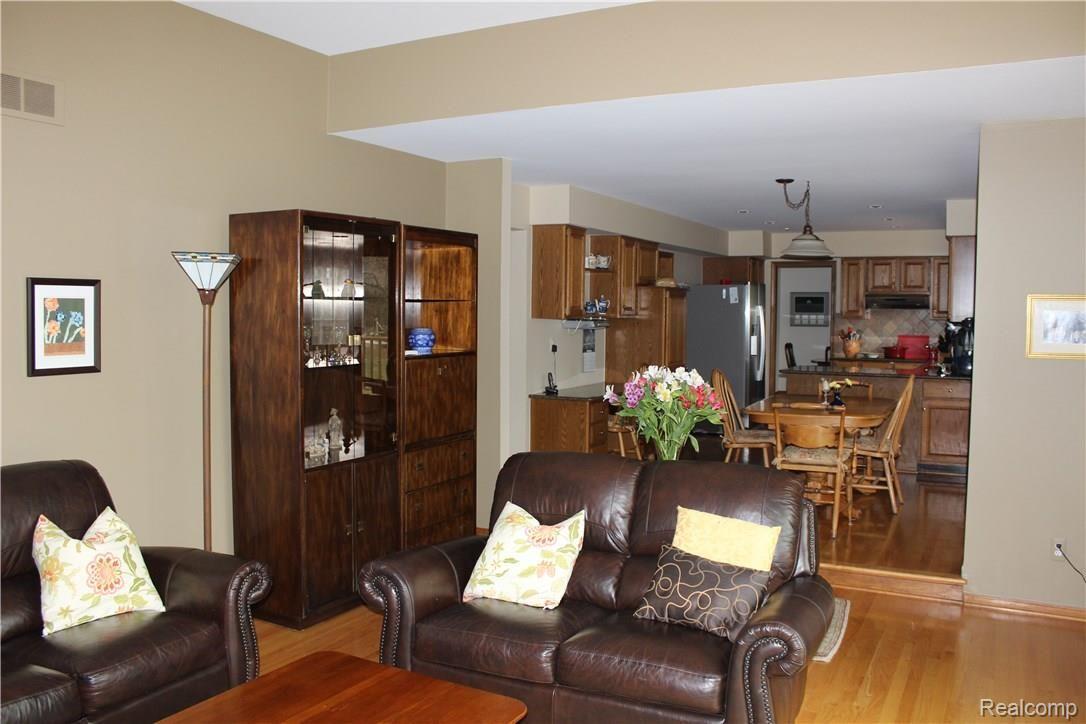 1099 Grandview Drive Rochester, MI 48306 - Photo 13 of 33 Family room