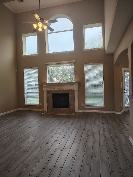 25211 Pineglen Terrace Drive Spring, TX 77389 - Photo 10 of 40 Living room w/ gas log fireplace