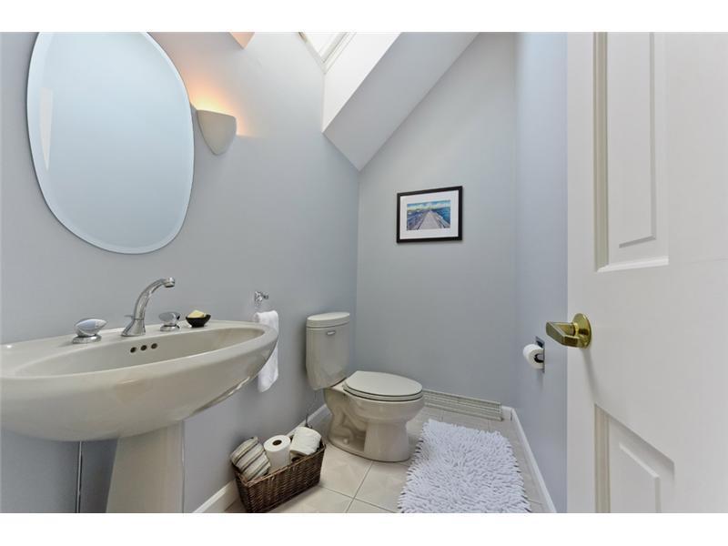 5 Hemlock Drive Cumberland, ME 04021 - Photo 22 of 35 Bathroom.