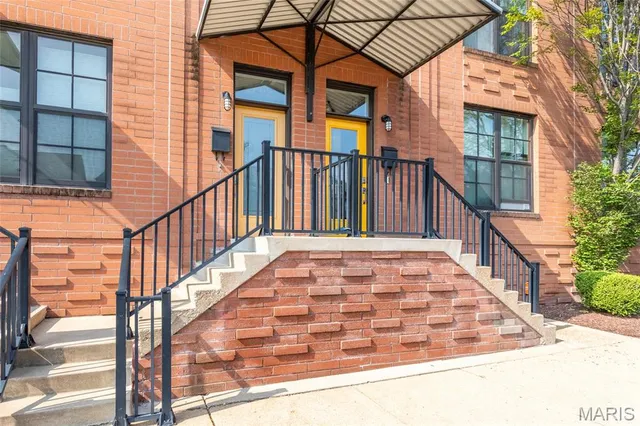 $279,900 | 4256 Olive Street, Unit 4256, St. Louis, MO 63108