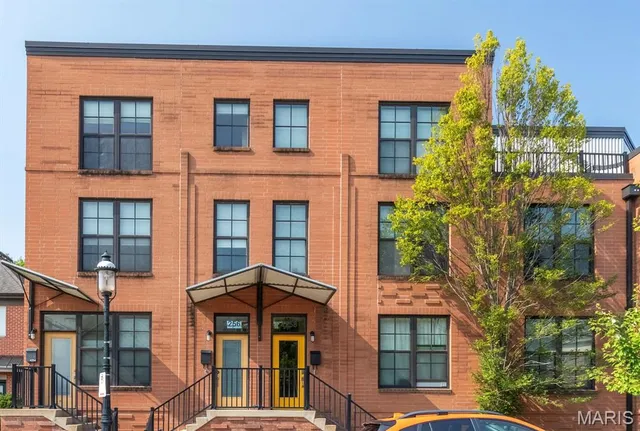 $279,900 | 4256 Olive Street, Unit 4256, St. Louis, MO 63108