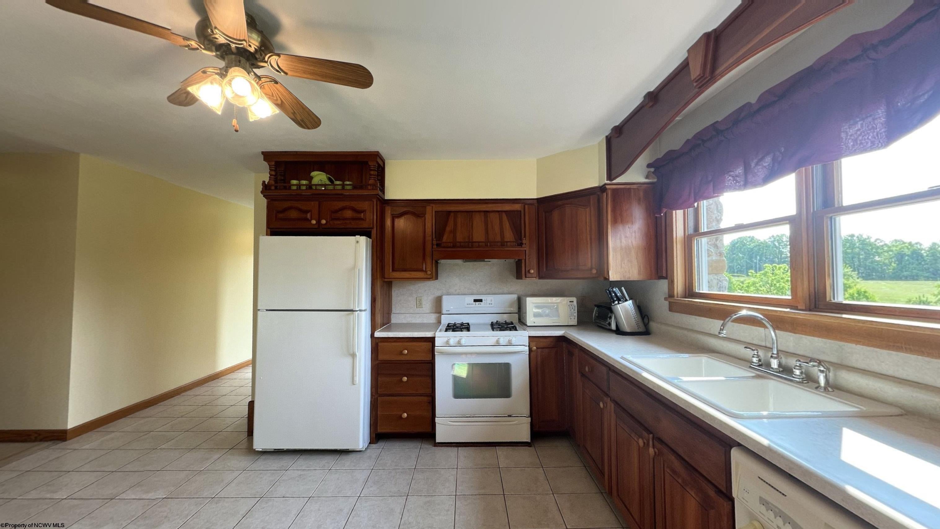 1077 Hinkle Road Grafton, WV 26354 - Photo 15 of 30 Gallery Image 15