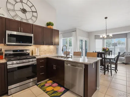 $575,000 | 6632 Towne Woods Drive, St. Louis, MO 63129