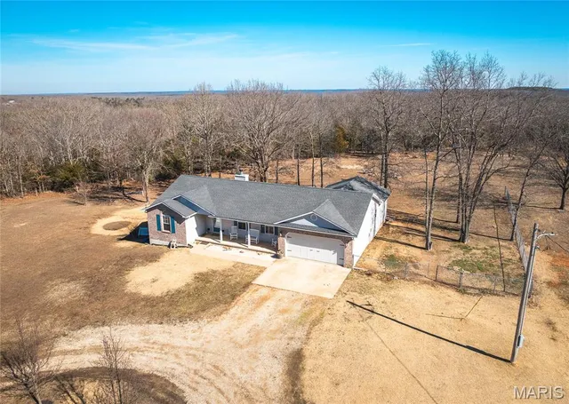 $320,000 | 37118 Willow Road, Plato, MO 65552