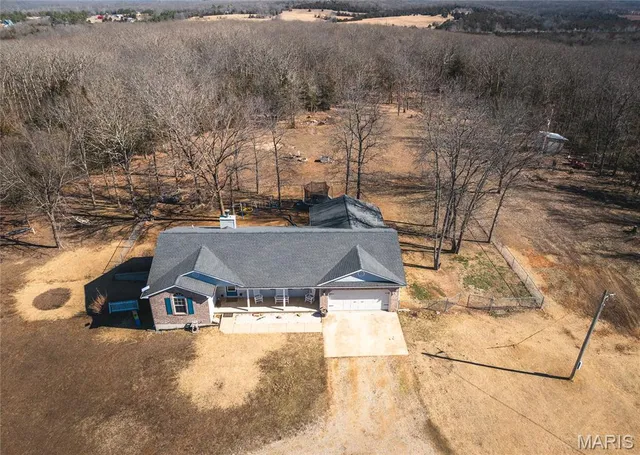 $320,000 | 37118 Willow Road, Plato, MO 65552