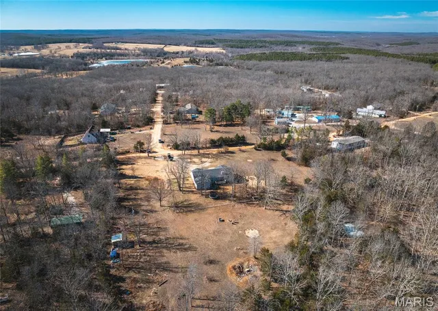 $320,000 | 37118 Willow Road, Plato, MO 65552