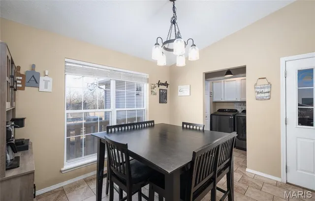 $320,000 | 37118 Willow Road, Plato, MO 65552