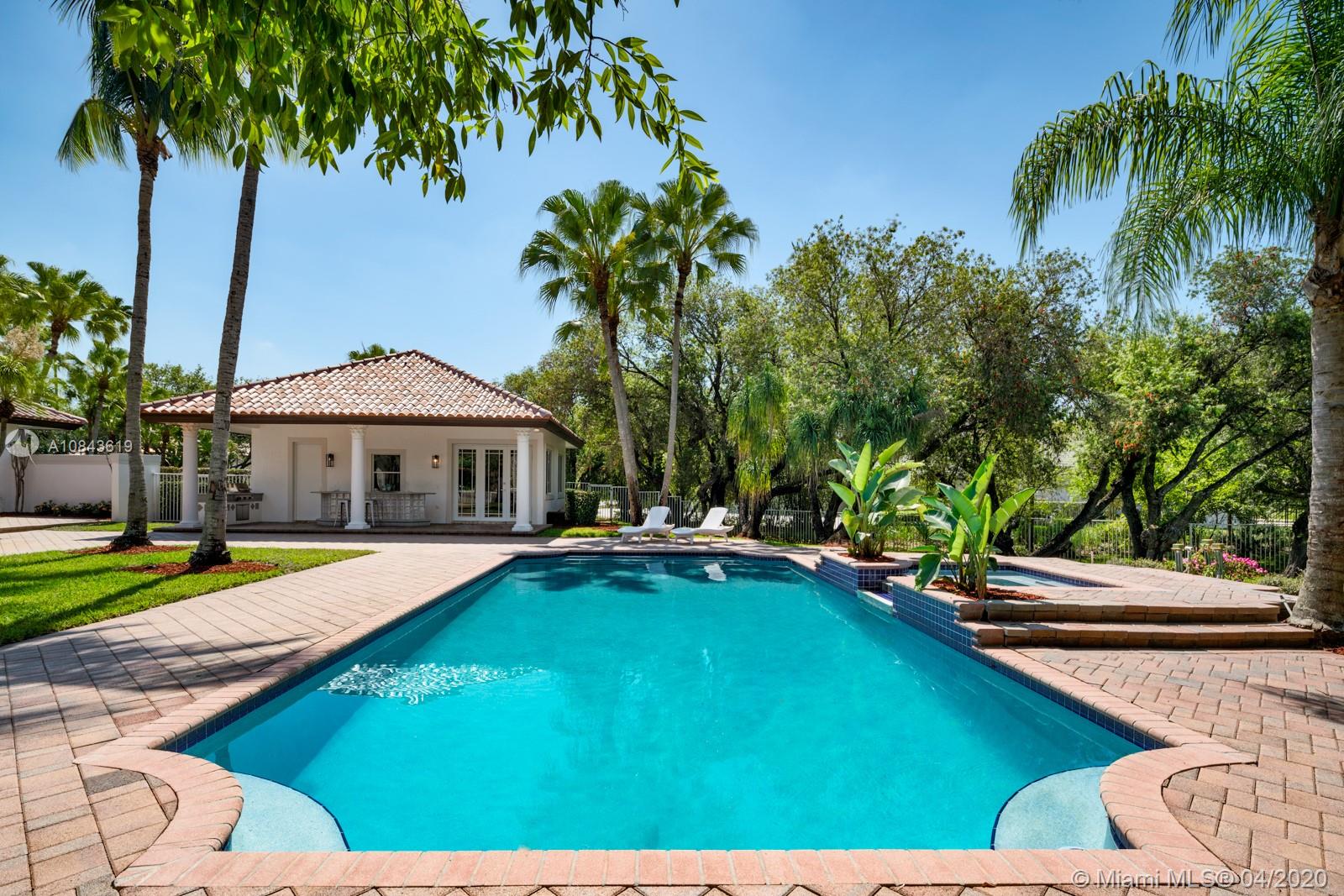 2725 Windmill Ranch Road Weston, FL 33331 - Photo 18 of 42 Detaced Guest House, One large bedroom, kitchen a,d full bathroom.