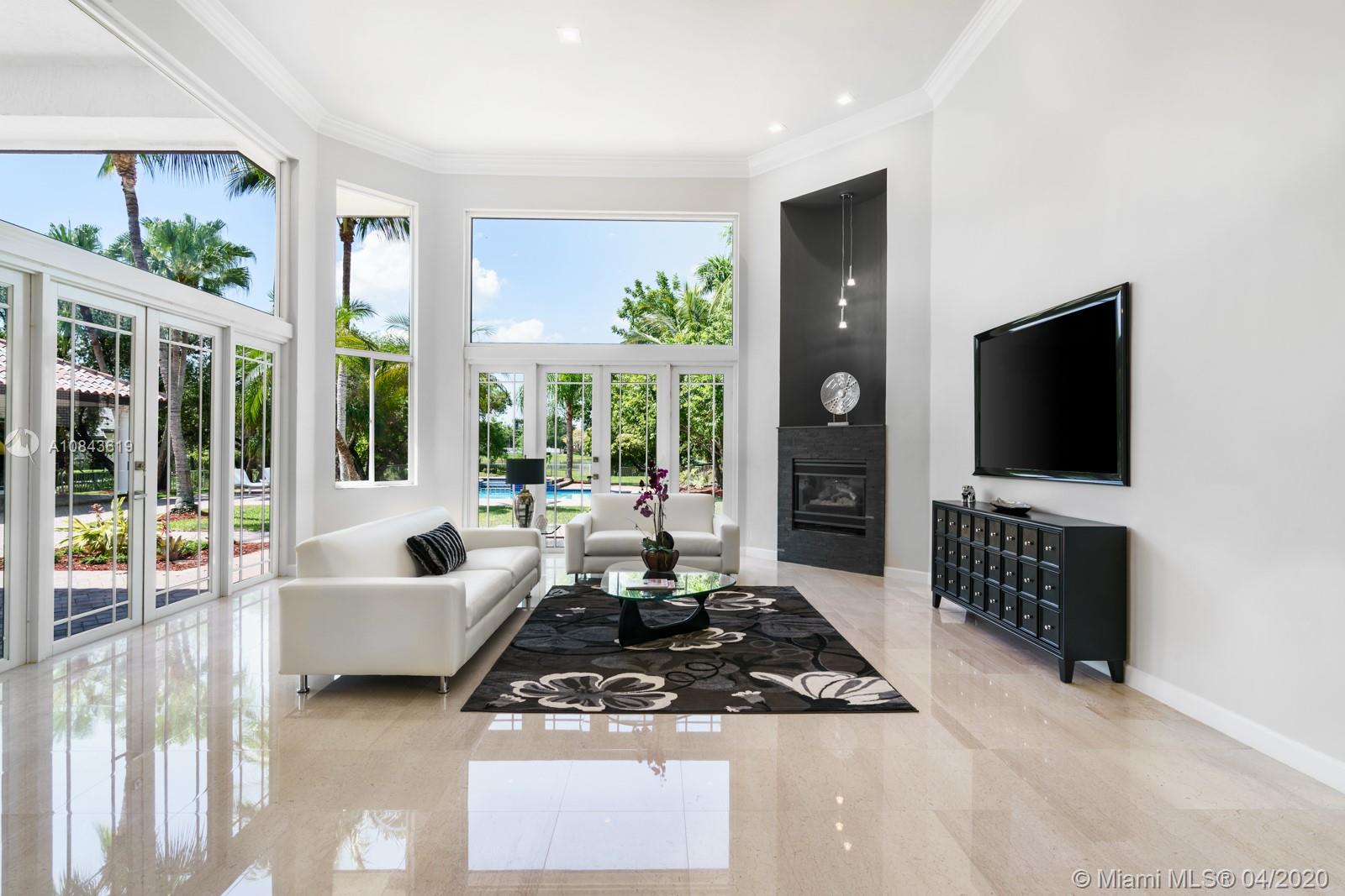 2725 Windmill Ranch Road Weston, FL 33331 - Photo 3 of 42 Family room overlooking the private outdoor space.