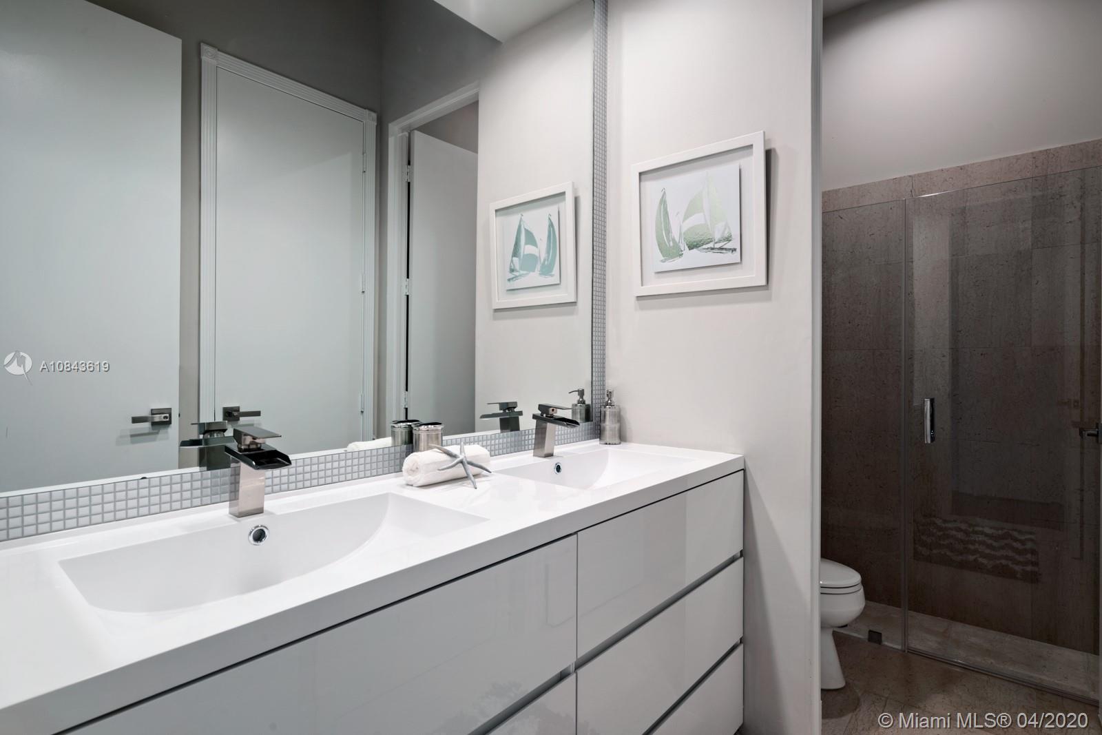 2725 Windmill Ranch Road Weston, FL 33331 - Photo 32 of 42 Guest Bathroom