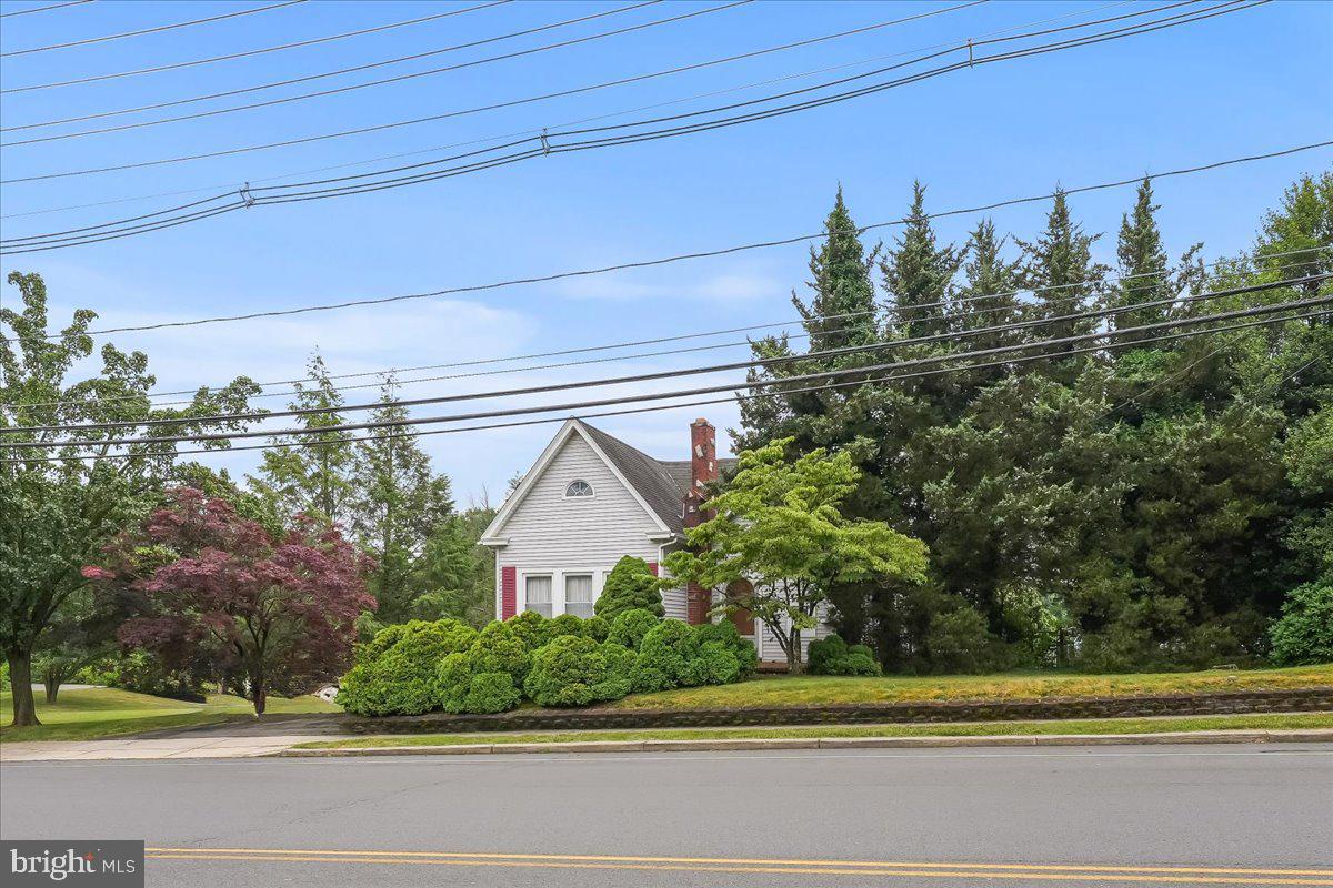 19 West Upper Ferry Road Ewing, NJ 08628 - Photo 2 of 43 Front of house
