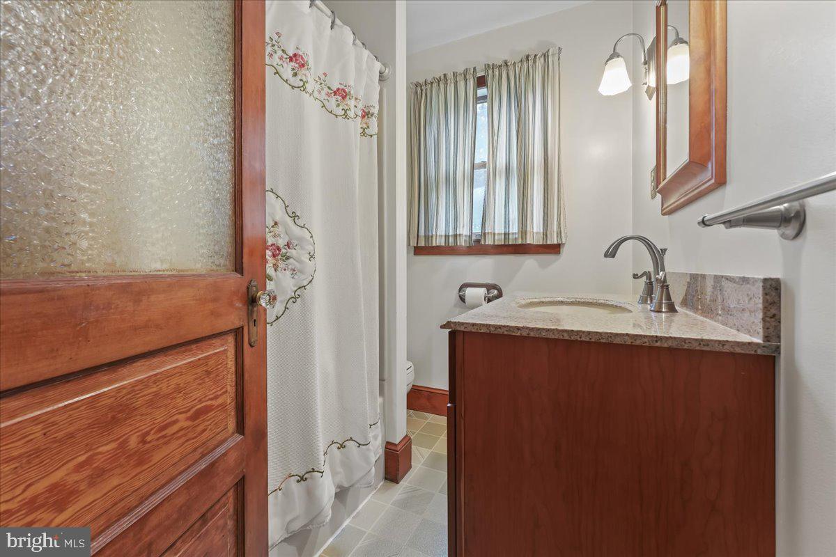 19 West Upper Ferry Road Ewing, NJ 08628 - Photo 28 of 43 1st floor full bath