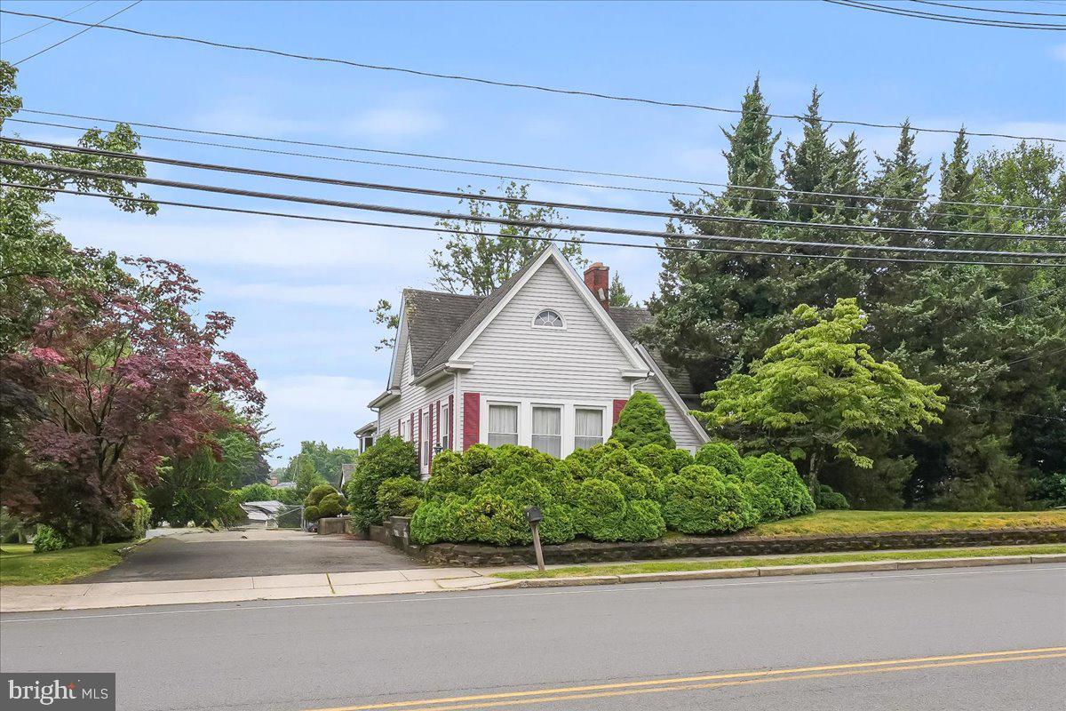 19 West Upper Ferry Road Ewing, NJ 08628 - Photo 3 of 43 Front of house