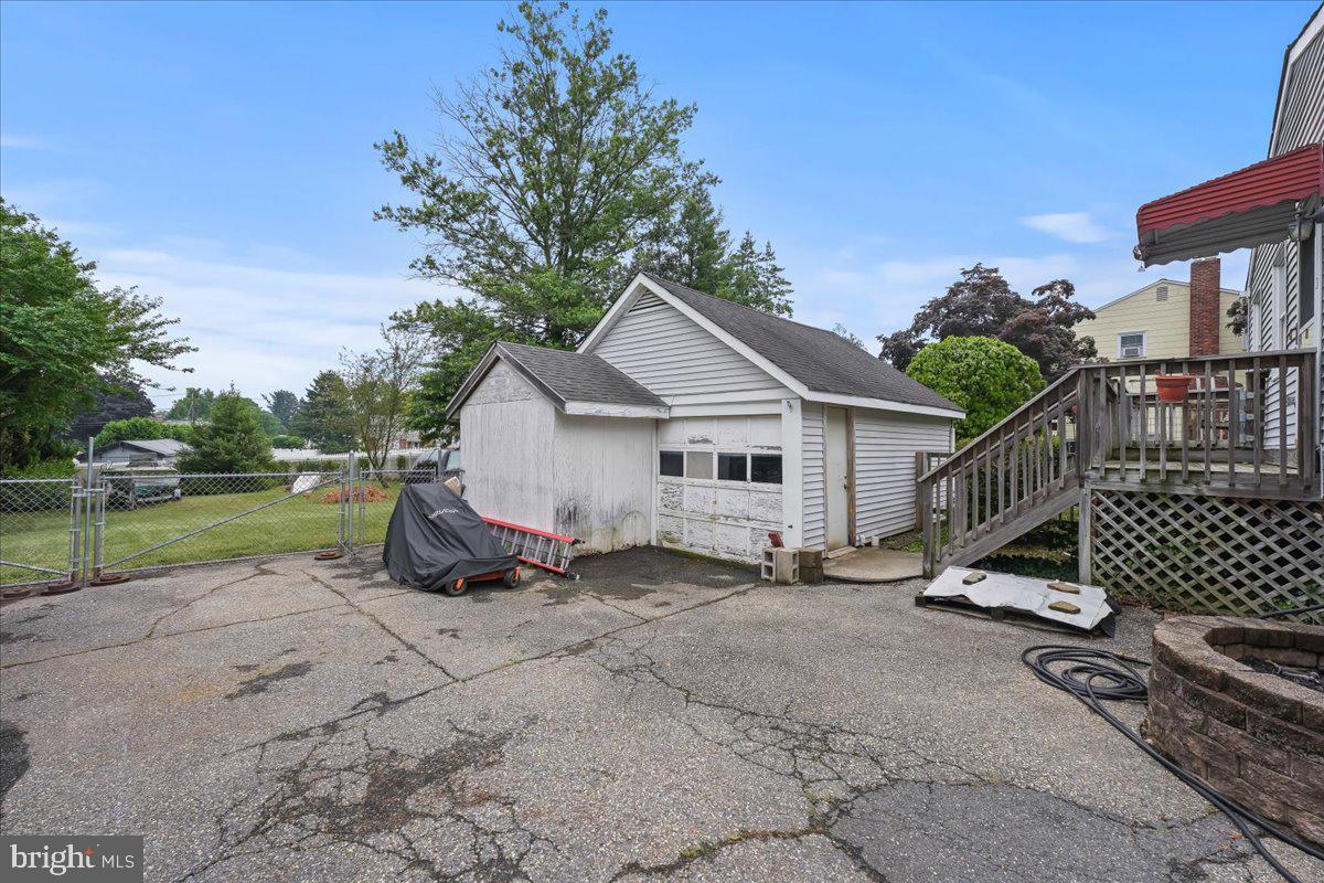 19 West Upper Ferry Road Ewing, NJ 08628 - Photo 4 of 43 Garage
