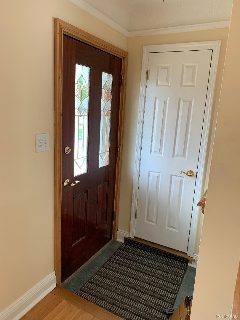 10024 Allen Road Allen Park, MI 48101 - Photo 7 of 55 vestibule.JPG