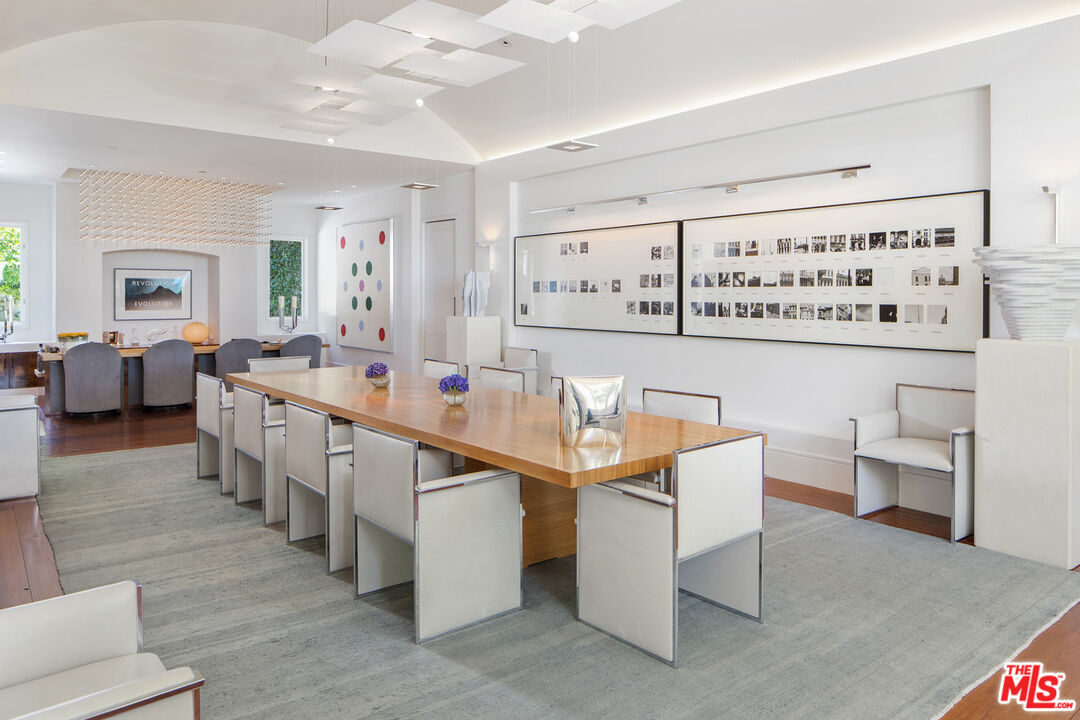 1192 Cabrillo Drive Beverly Hills, CA 90210 - Photo 12 of 43 a large room with lots of counter space