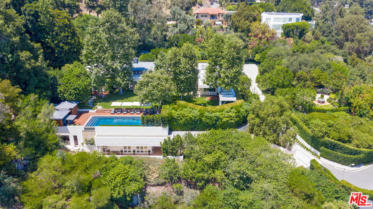 1192 Cabrillo Drive Beverly Hills, CA 90210 - Photo 40 of 43 an aerial view of house with yard