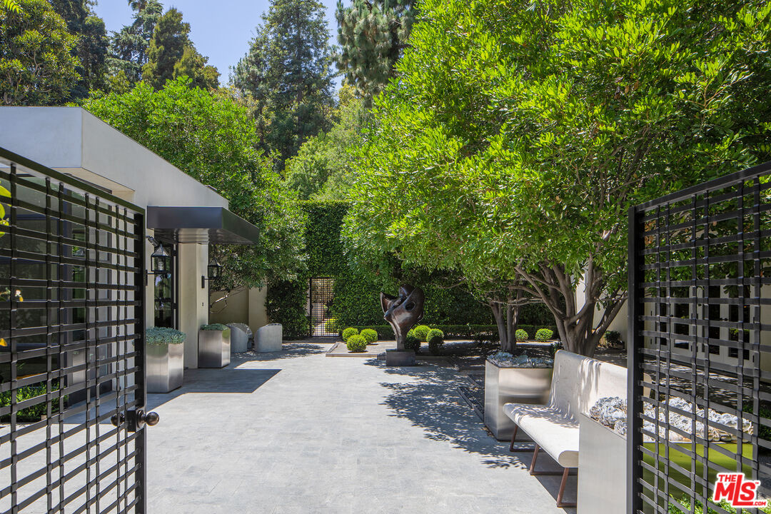 1192 Cabrillo Drive Beverly Hills, CA 90210 - Photo 6 of 43 a view of outdoor space yard and patio