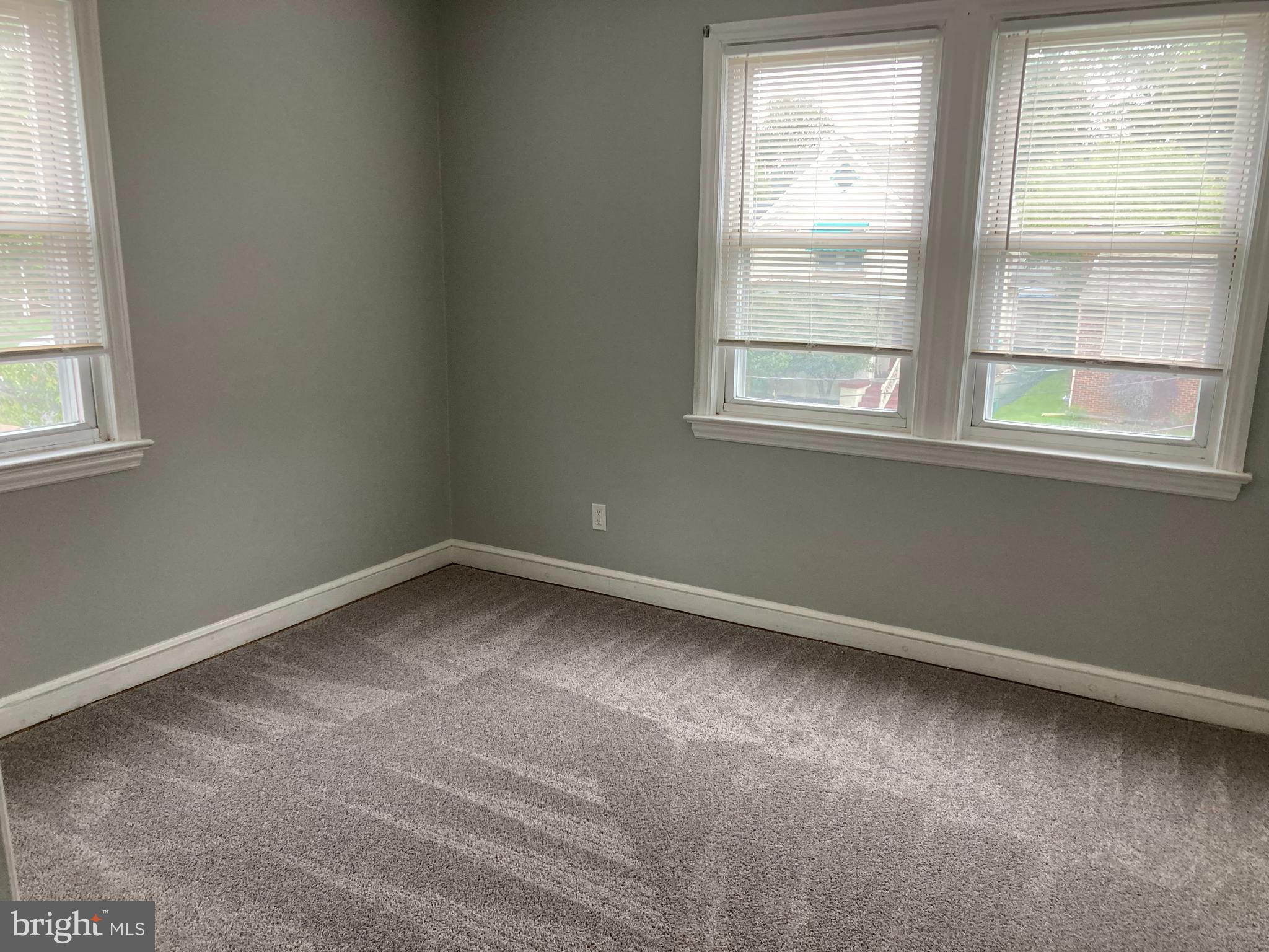 254 Wyoming Avenue, Unit B Audubon, NJ 08106 - Photo 2 of 4 Living Rm