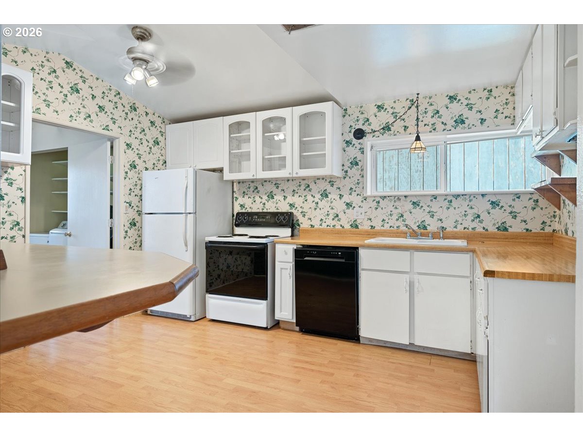 1401 South Water Street Silverton, OR 97381 - Photo 11 of 35