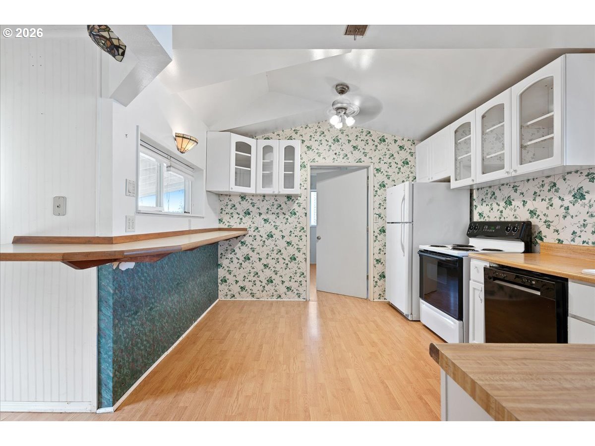 1401 South Water Street Silverton, OR 97381 - Photo 15 of 35