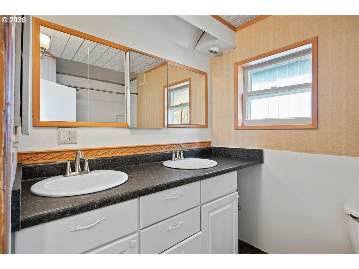 1401 South Water Street Silverton, OR 97381 - Photo 18 of 35