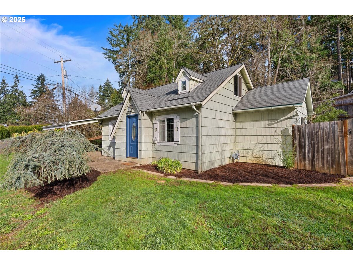 1401 South Water Street Silverton, OR 97381 - Photo 3 of 35