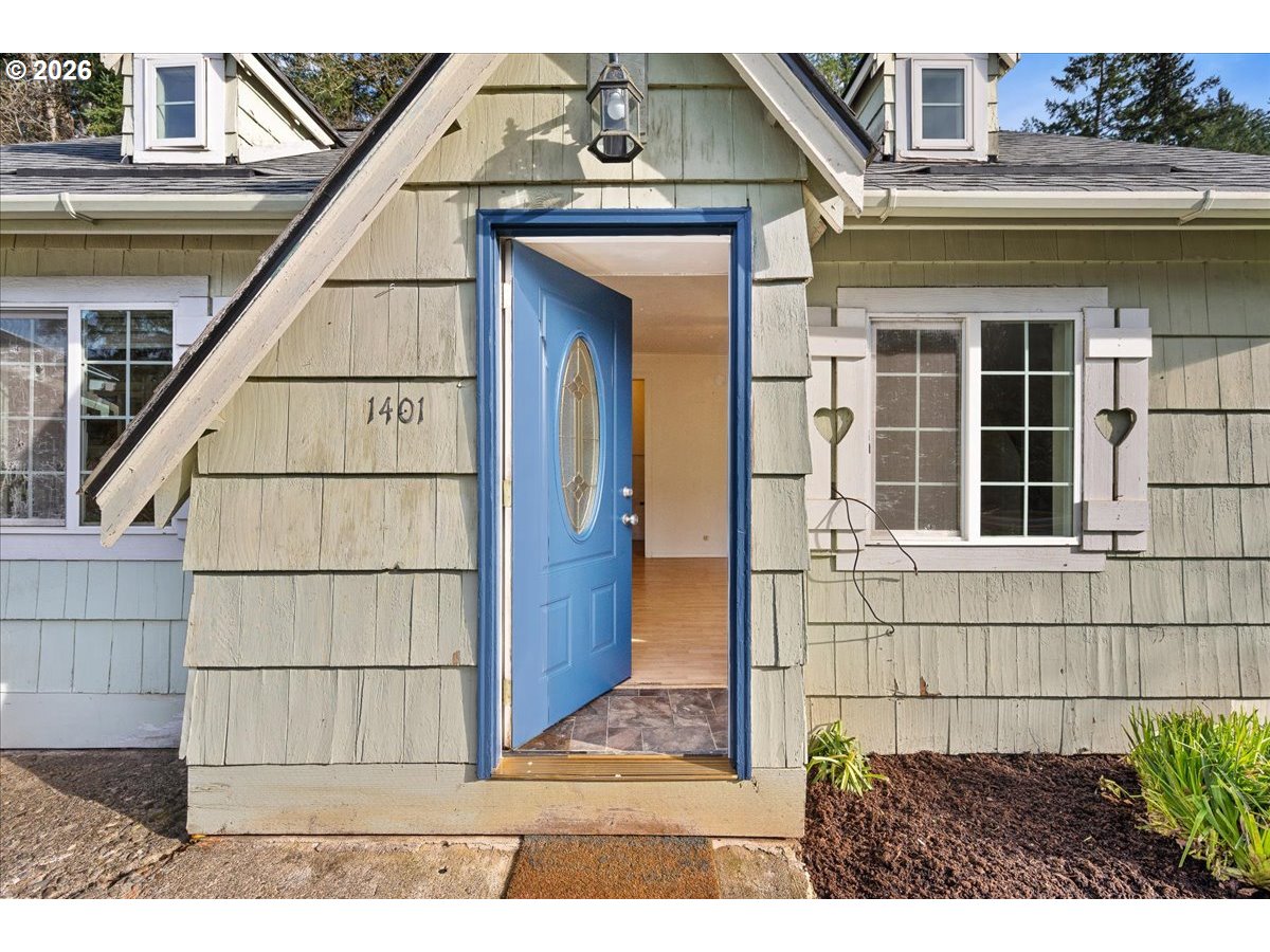 1401 South Water Street Silverton, OR 97381 - Photo 5 of 35