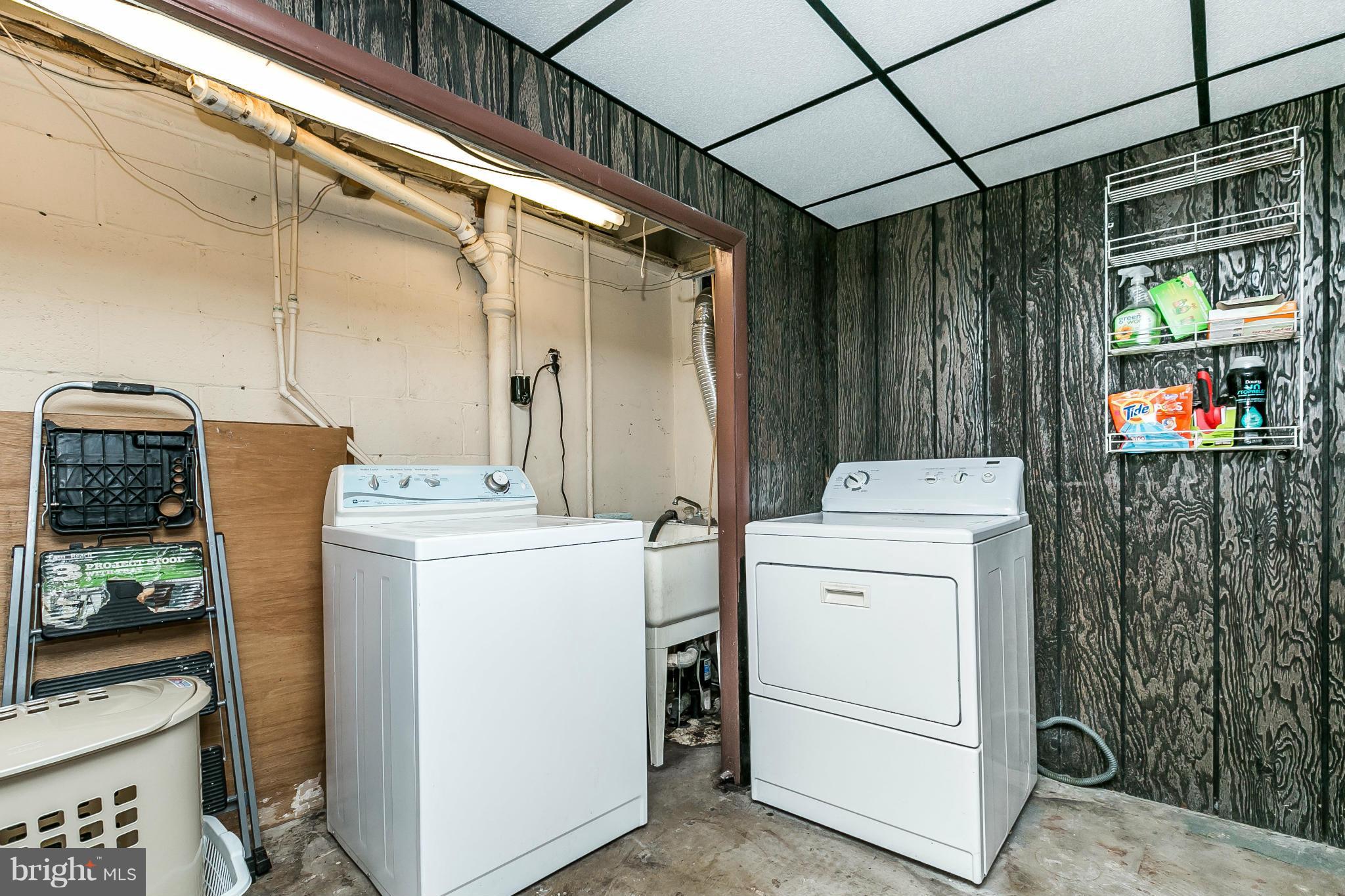 428 Trappe Road Baltimore, MD 21222 - Photo 20 of 30 a utility room with dryer and washer