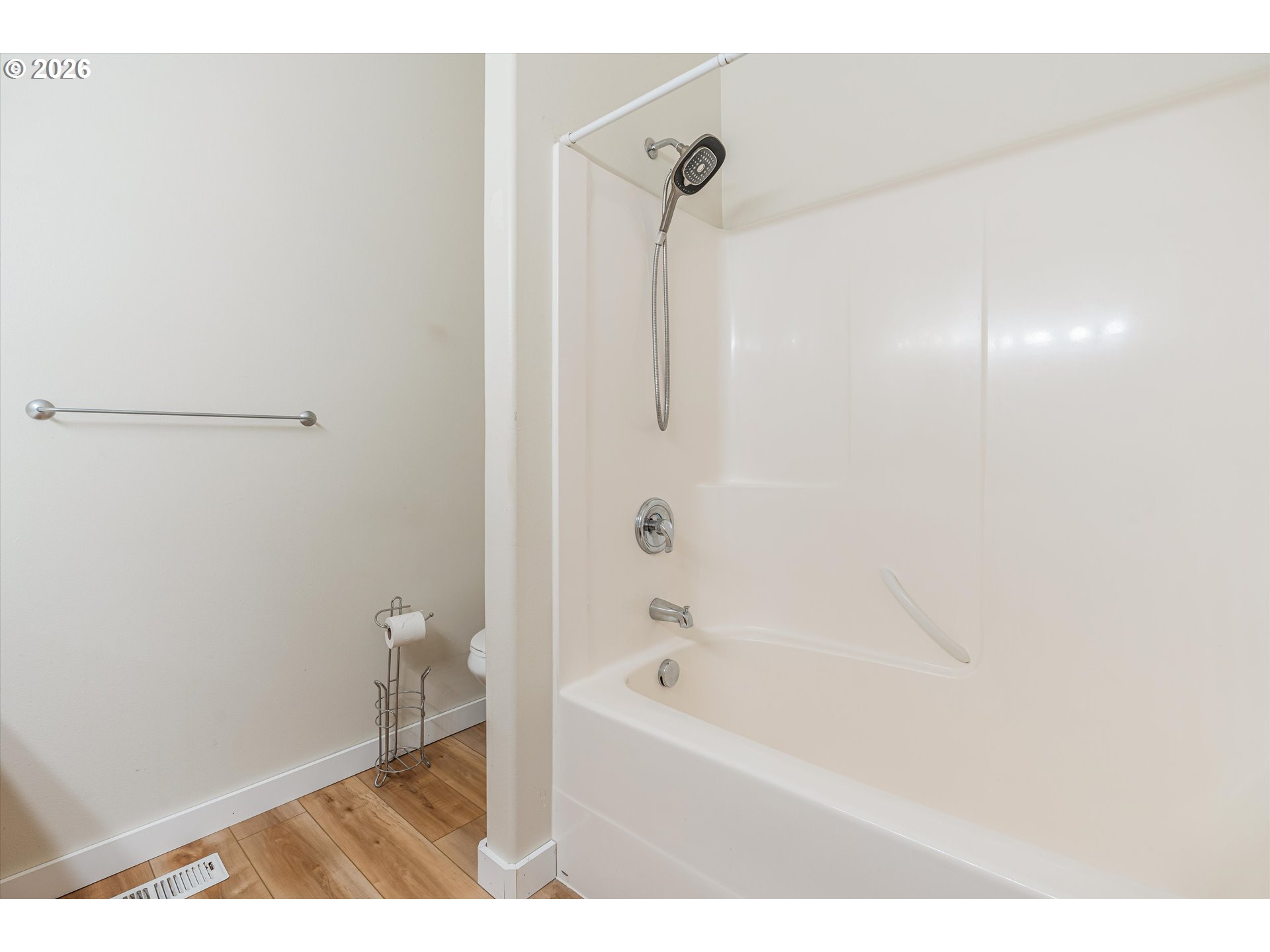 1407 Southeast 7th Avenue Canby, OR 97013 - Photo 28 of 31 a bathroom with a bathtub