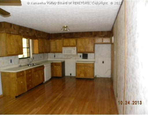 5304 Doc Bailey Road Charleston, WV 25313 - Photo 5 of 16 Kitchen.