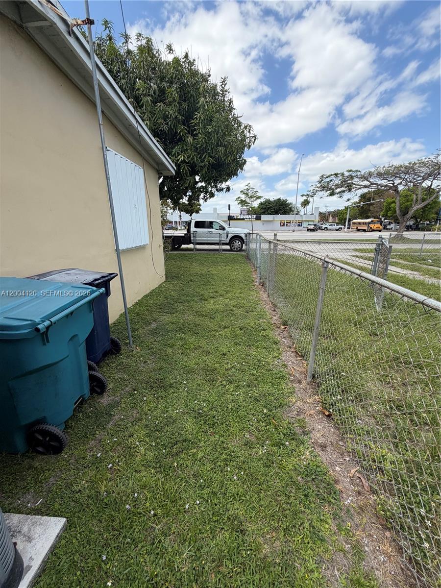 10910 Southwest 40th Street Miami, FL 33165 - Photo 39 of 40