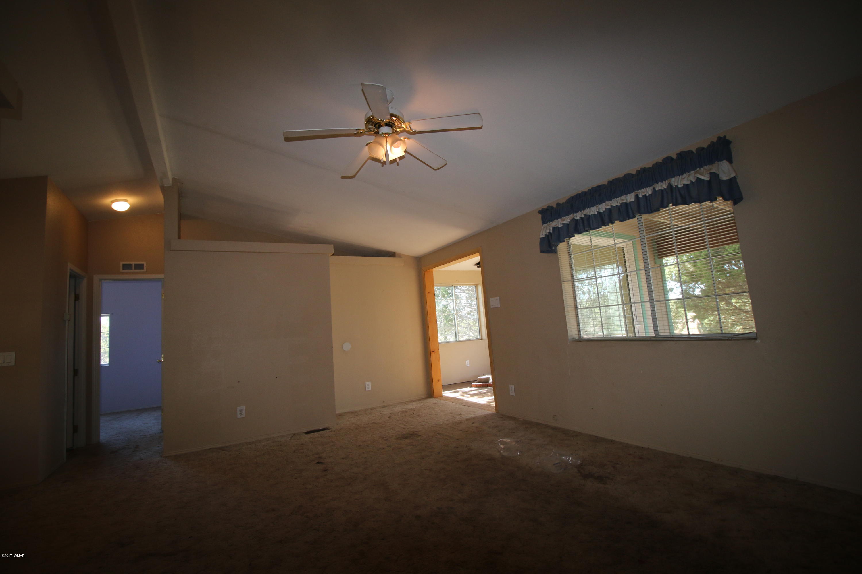 3077 County Road Vernon, AZ 85940 - Photo 8 of 19