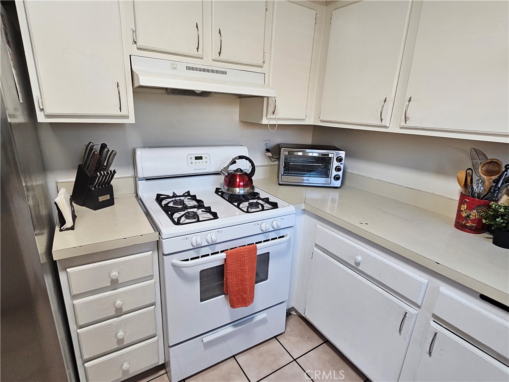 9431 Shadowood Drive, Unit E Montclair, CA 91763 - Photo 18 of 72