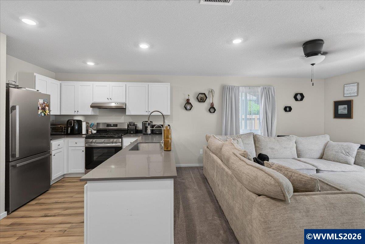 2081 Luna Way Lebanon, OR 97355 - Photo 17 of 33