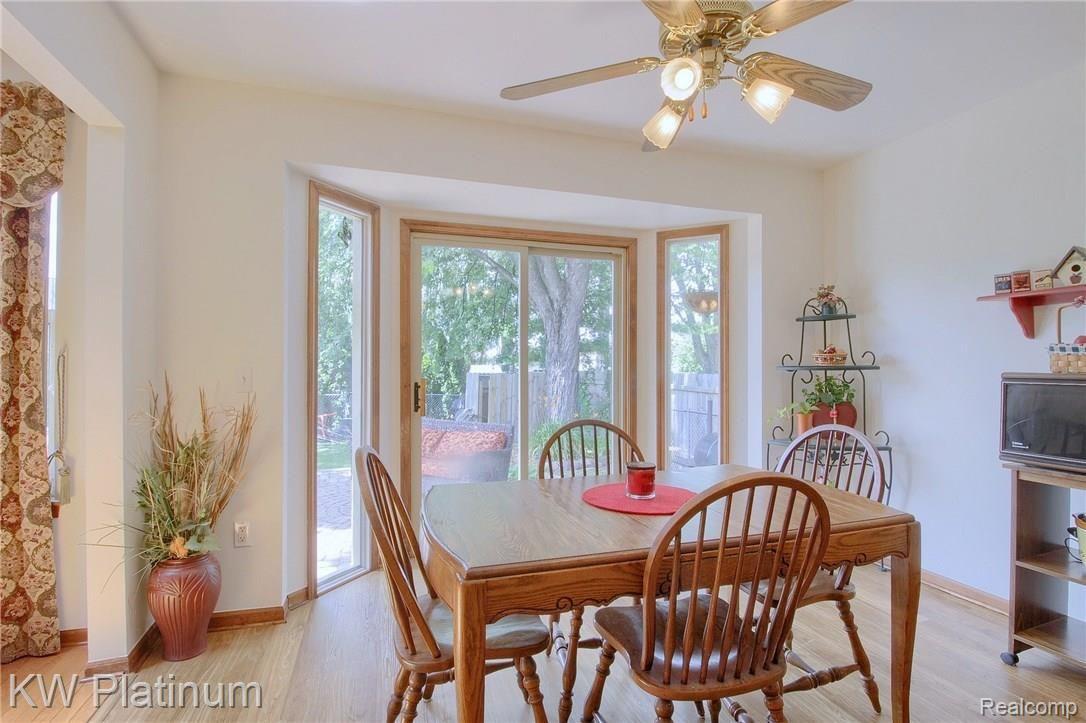 50099 Maurice Road New Baltimore, MI 48047 - Photo 6 of 25 Breakfast_Nook.jpg