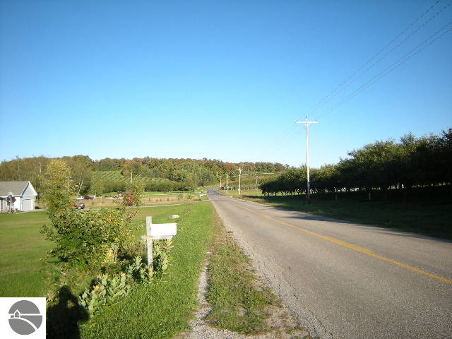 3042 North Setterbo Road Suttons Bay, MI 49682 - Photo 15 of 17 1777789-14.JPG