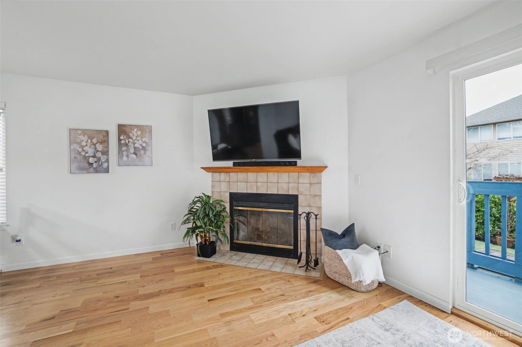 4108 Northeast 6th Place, Unit 2A Renton, WA 98059 - Photo 6 of 32