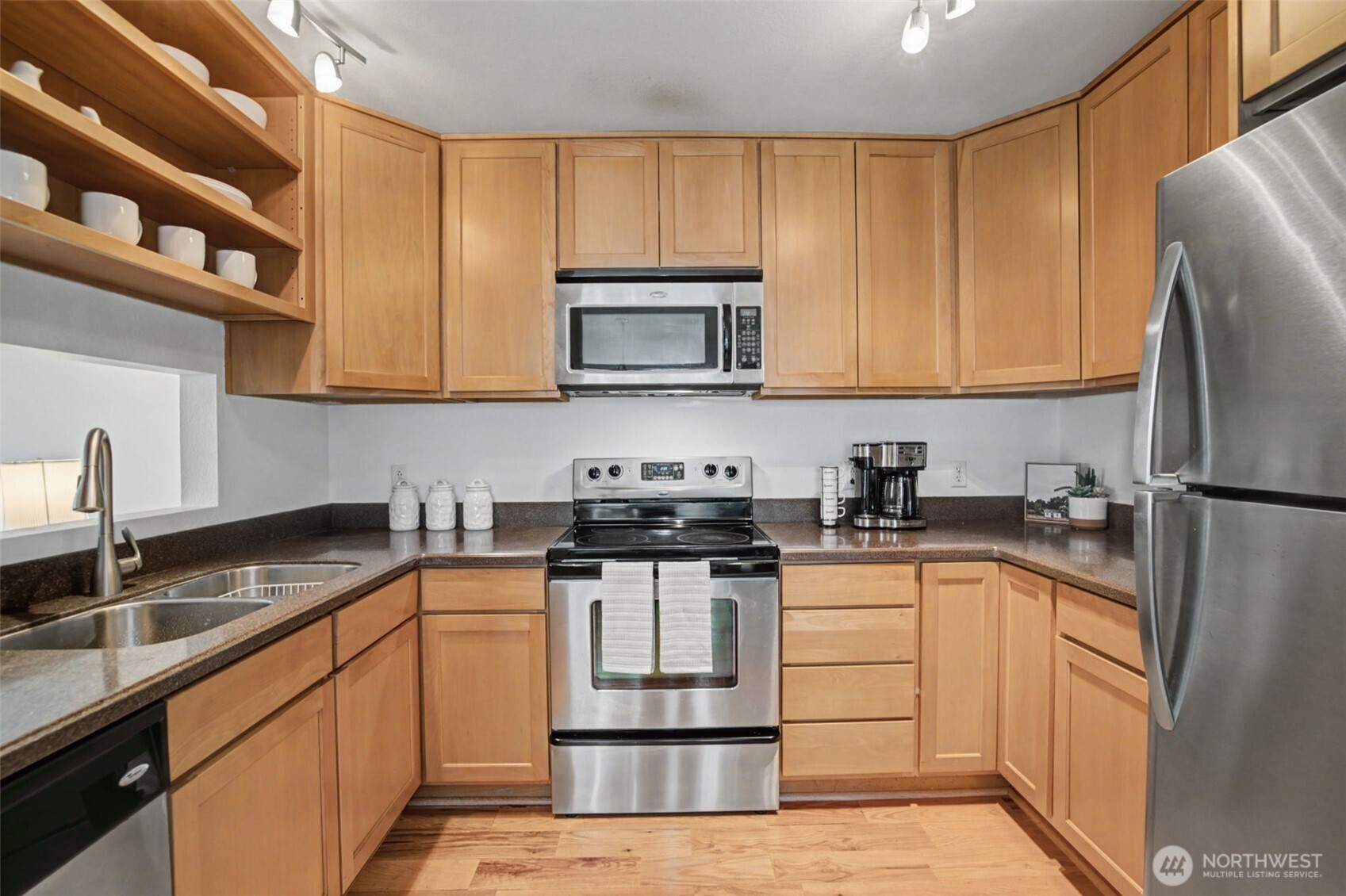 4108 Northeast 6th Place, Unit 2A Renton, WA 98059 - Photo 8 of 32