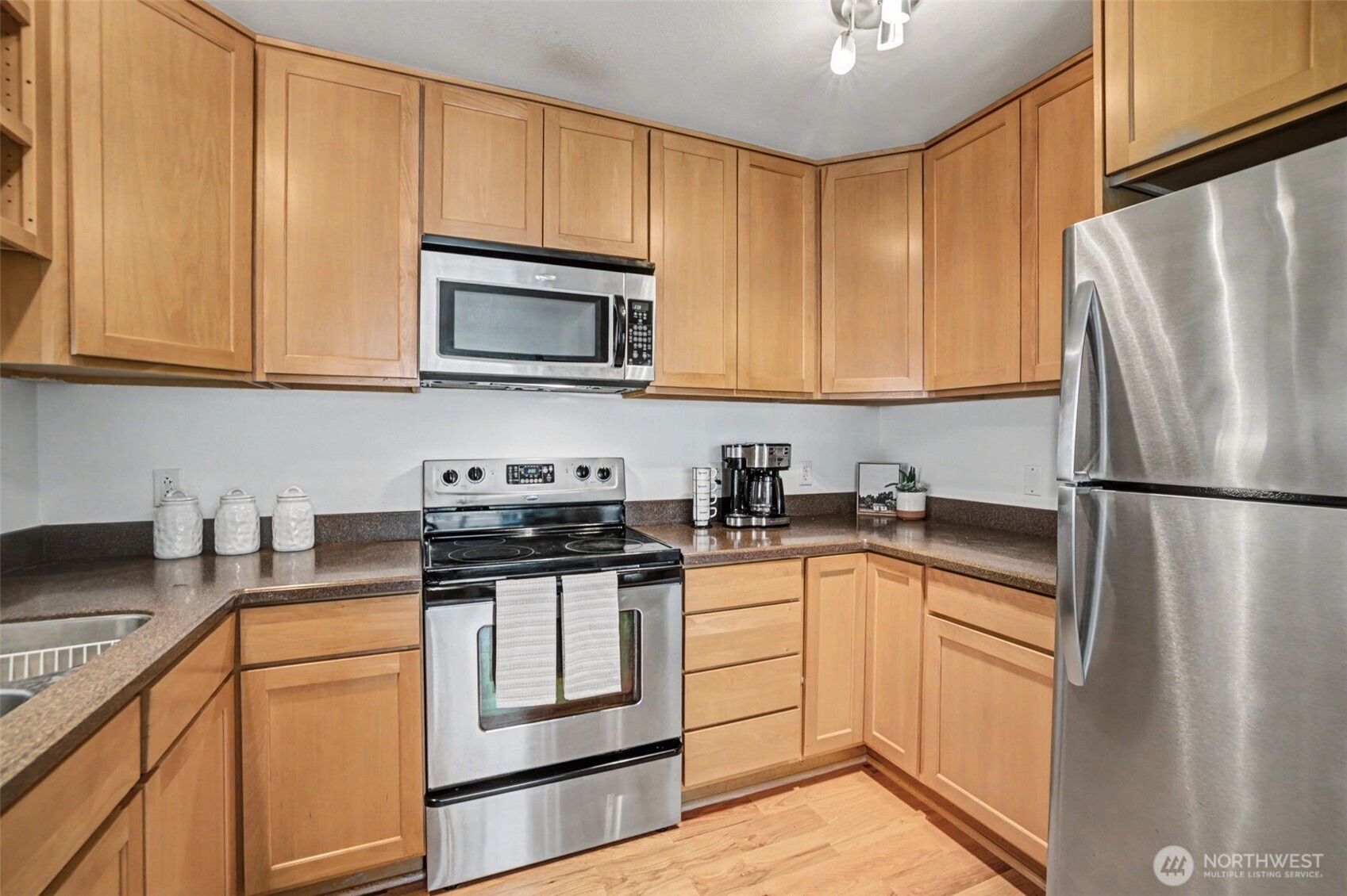 4108 Northeast 6th Place, Unit 2A Renton, WA 98059 - Photo 9 of 32