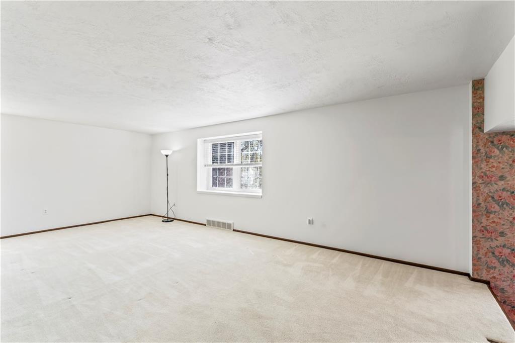133 Tory Road Coraopolis, PA 15108 - Photo 15 of 48 an empty room with windows