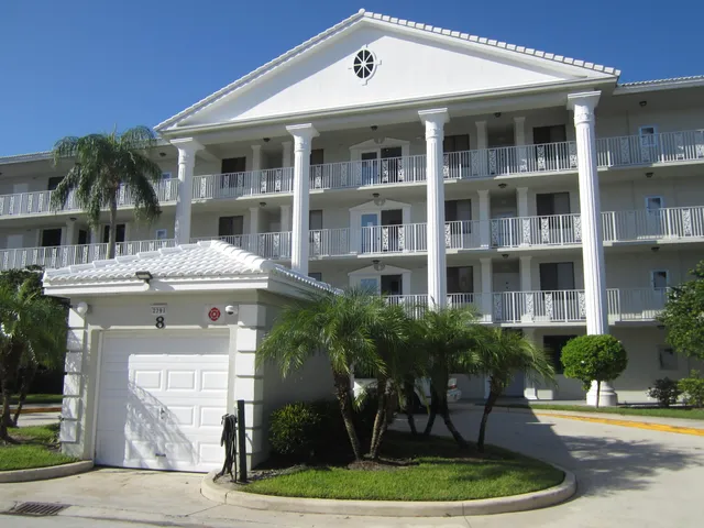 $1,925 | 2791 Village Boulevard, Unit 206, West Palm Beach, FL 33409