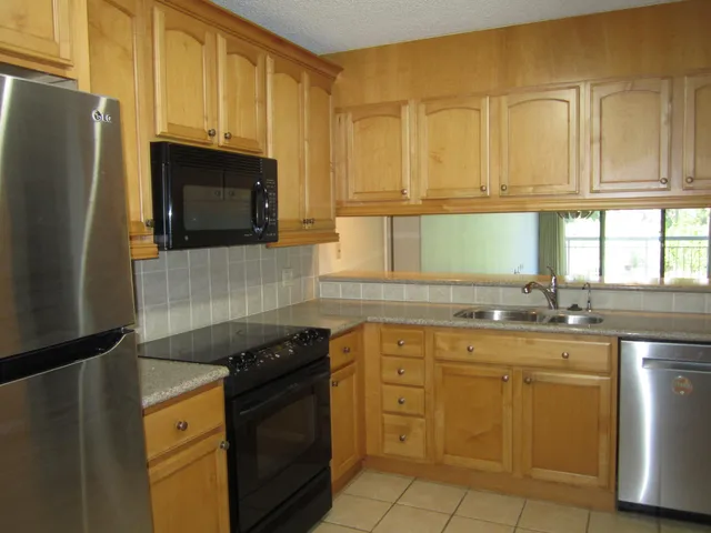 $1,900 | 2791 Village Boulevard, Unit 206, West Palm Beach, FL 33409