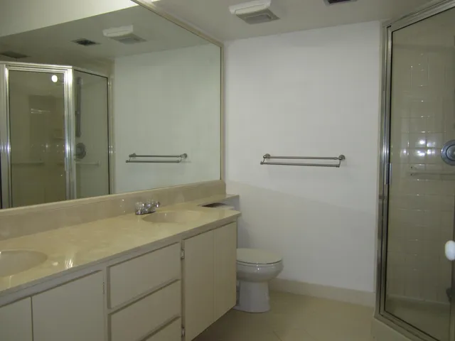 $1,900 | 2791 Village Boulevard, Unit 206, West Palm Beach, FL 33409