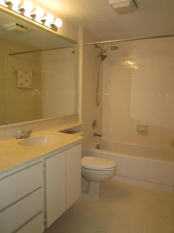 $1,900 | 2791 Village Boulevard, Unit 206, West Palm Beach, FL 33409